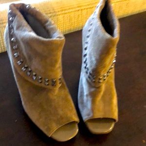 Kenneth Cole Reaction studded tan booties